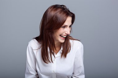 zarif kadın gülümsüyor