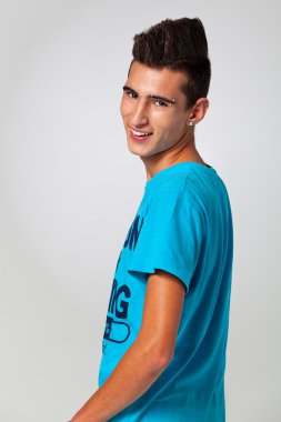 trendy genç ile saç kret