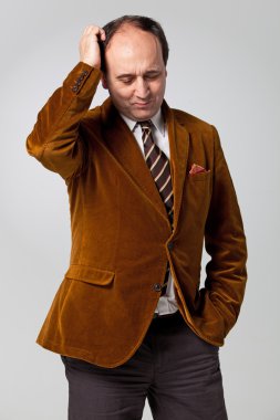 endişeli olgun adam