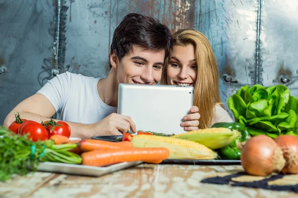 Young Couple Surfing the Web in the Kitchen — Stock Photo, Image