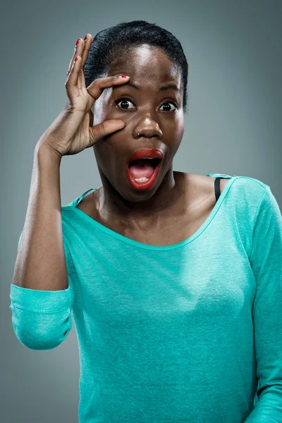 Young Black Woman with Surprise Expression — Stock Photo, Image