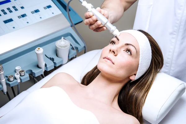 Woman in the clinic — Stock Photo, Image