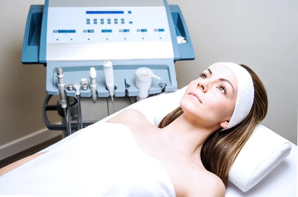 Woman in the clinic — Stock Photo, Image