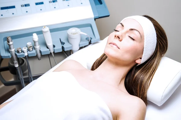 Woman in the clinic — Stock Photo, Image