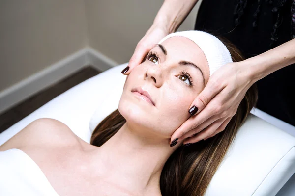 Woman in a beaty clinic — Stock Photo, Image