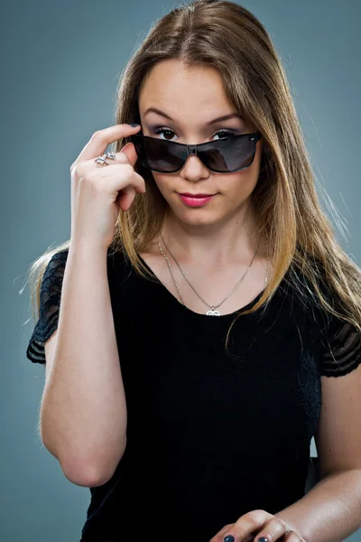 Beautiful Young Woman with Sunglasses — Stock Photo, Image