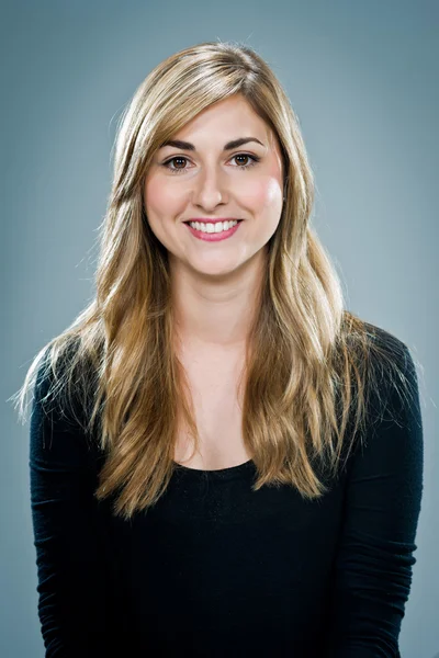 Joven mujer feliz sonriendo — Foto de Stock