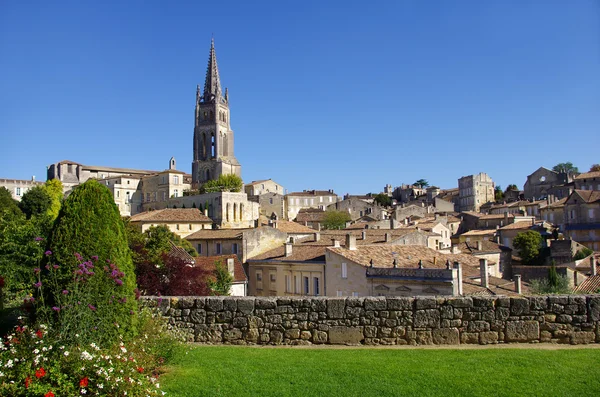 Grande vista sobre a aldeia de Saint Emilion — Fotografia de Stock