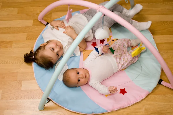 Little children play on game mat — Stock Photo, Image