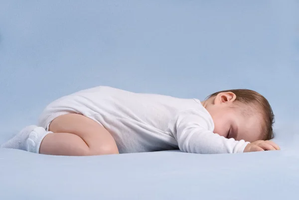 Baby är fastställande och sover — Stockfoto