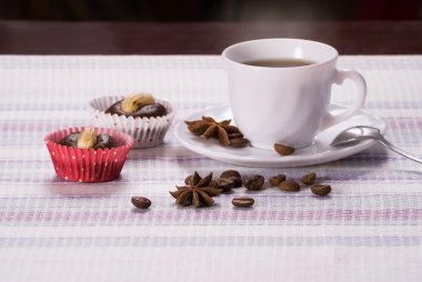 kahve taze bademli kekler