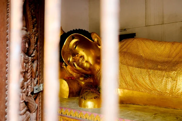Βούδα Φυλαχτό Ανακλινόμενος Στάση Εικόνα Του Βούδα Είναι Στη Δεξιά — Φωτογραφία Αρχείου