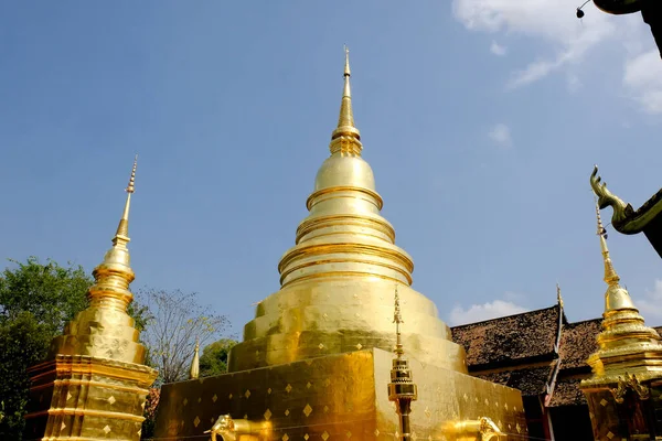Золотая Пагода Храме Ват Пхра Синг Варамахавихан Провинция Прэ — стоковое фото
