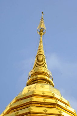 Chiangmai 'deki Doi Suthep, Tayland halkı Buda' ya dua etmek ve turistlerin ziyaret için geldiği popüler bir yer için ziyaret etmeyi sever.