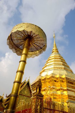 Chiangmai 'deki Doi Suthep, Tayland halkı Buda' ya dua etmek ve turistlerin ziyaret için geldiği popüler bir yer için ziyaret etmeyi sever.