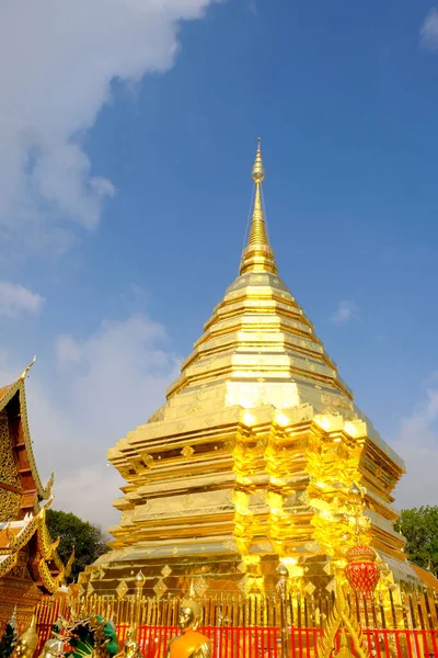 Wat Phra Doi Suthep Chiangmai Ντόπιοι Ταϊλανδοί Θέλουν Επισκεφθούν Για — Φωτογραφία Αρχείου