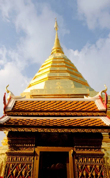 Wat Phra Doi Suthep Chiangmai Ντόπιοι Ταϊλανδοί Θέλουν Επισκεφθούν Για — Φωτογραφία Αρχείου