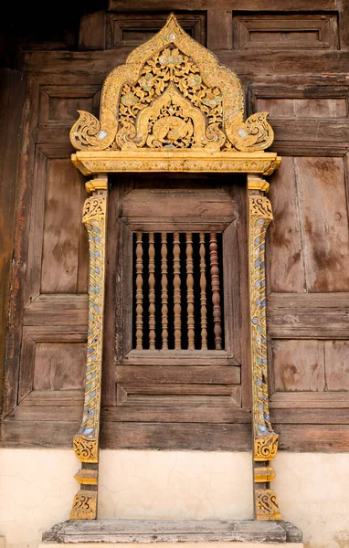 Παλιό Παράθυρο Στο Ναό Του Wat Phan Taotemple Τσιάνγκ Μάι — Φωτογραφία Αρχείου