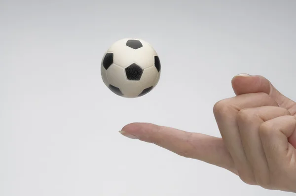 Piłka nożna z palcem żeńskim — Zdjęcie stockowe