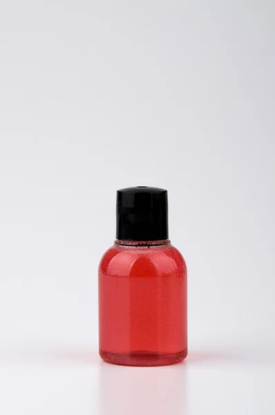 Пляшка шампуню червоного кольору — стокове фото