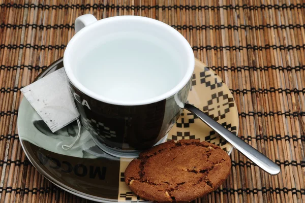 Cup of tea and a cookie — Stock Photo, Image