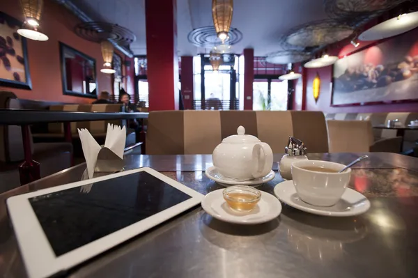 Tea pot coffee cup tablet in shop — Stock Photo, Image