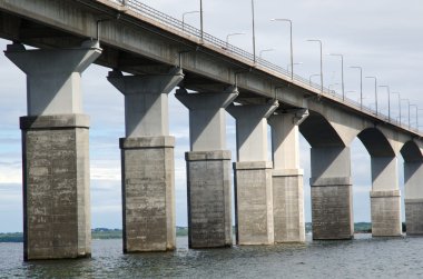 Köprü sütunu