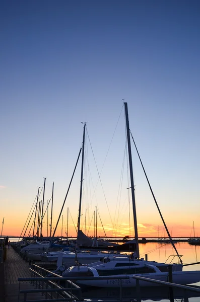 Pôr do sol no porto do barco — Fotografia de Stock