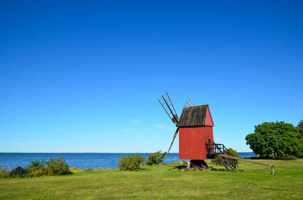 Molino de viento costero viejo — Foto de Stock