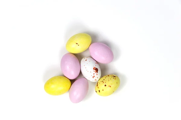 Huevos de Pascua sobre blanco — Foto de Stock