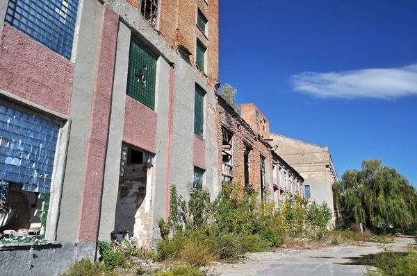 Ruinas de la vieja fábrica — Foto de Stock