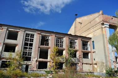 Eski Fabrika Harabeleri