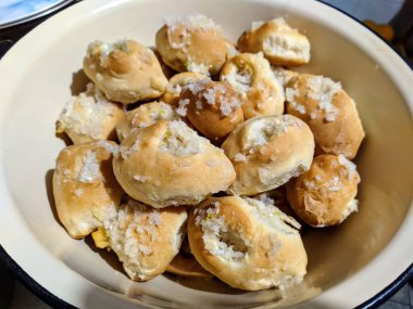 Bezelyeli ve sarımsaklı turtalar