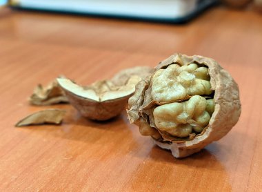 Ceviz kırığı. Yakın çekim.