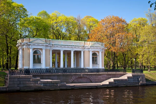 Mikhailovsky Park Portico. — Stok fotoğraf