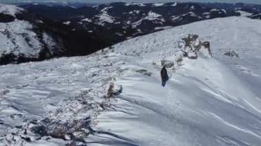 Smotrich Vadisi. Dağlarda gün doğumu. Güzel Ukraynalı Karpatlar