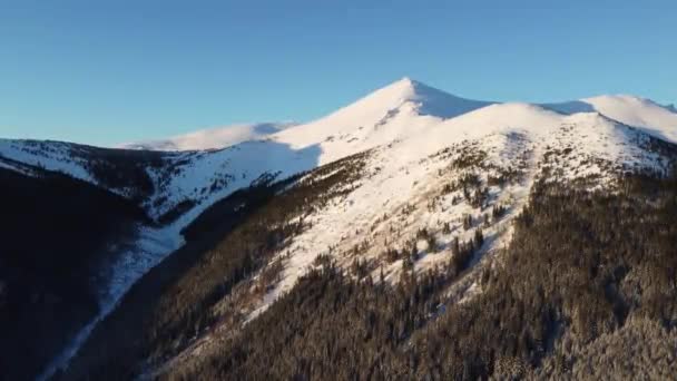 Smotrich Valley. Soluppgång i bergen. Vackra ukrainska Karpaterna — Stockvideo