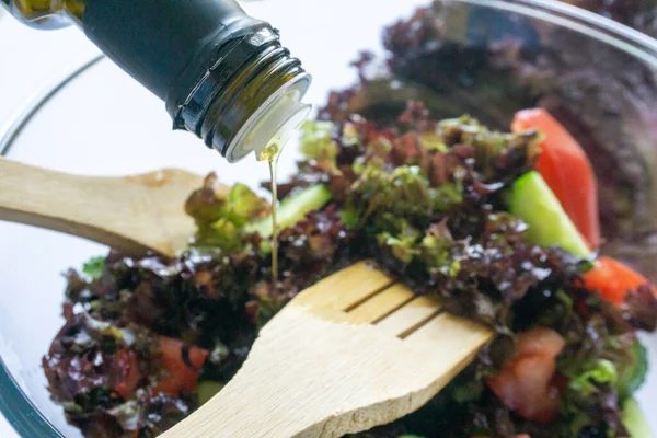 Pouring Olive Oil Fresh Vegetable Salad High Quality Photo —  Fotos de Stock