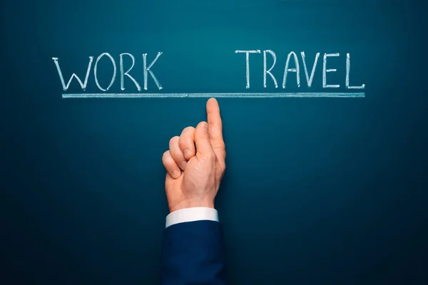 Koncepcja równowagi pracy i podróży. harmonię i równowagę. Biznesmeni zrównoważonej pracy i podróży słowa — Zdjęcie stockowe