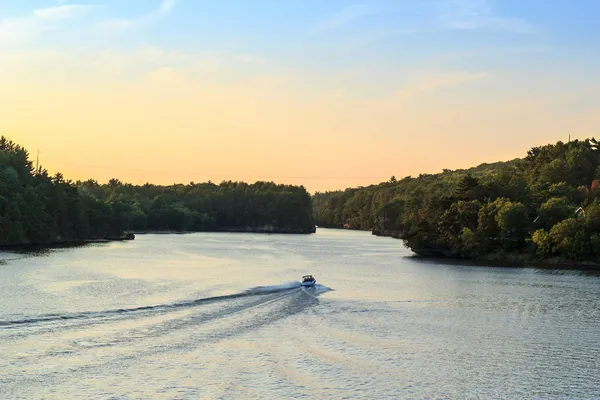 Voyage en bateau familial — Photo