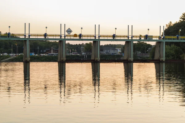 Dam reflected in water — Stock Photo, Image