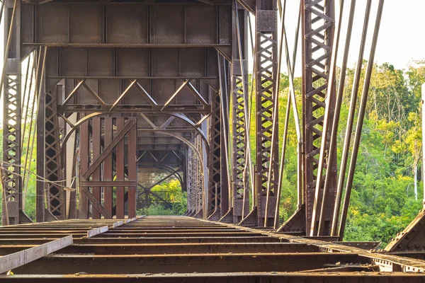 Vecchio ponte arrugginito — Foto Stock
