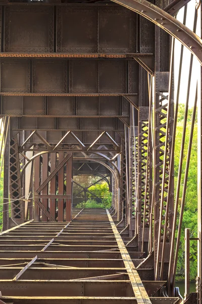 Vecchio ponte arrugginito — Foto Stock