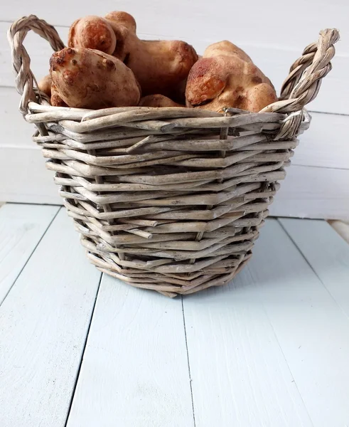 Basket of Jerusalem Artichokes — Stock Photo, Image