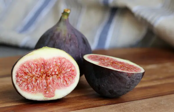 Figs in the kitchen — Stock Photo, Image