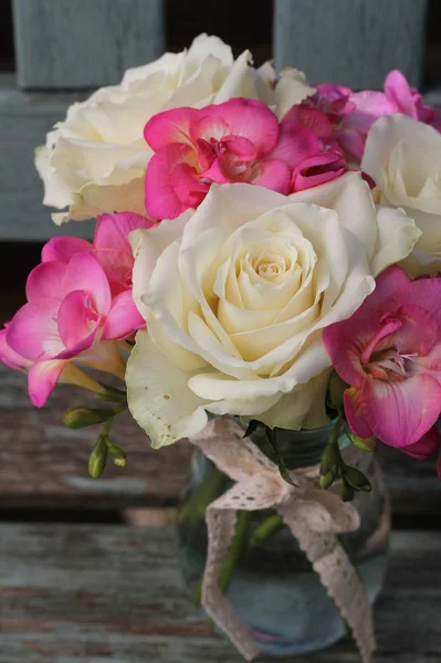 Roses and Fuchsia — Stock Photo, Image