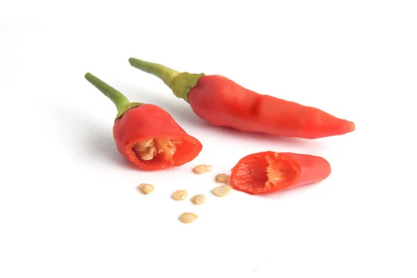 Peperoncino rosso su sfondo bianco — Foto Stock