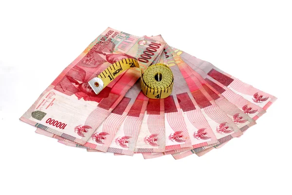 Rupiah och mäta tape - indonesiska pengar — Stockfoto