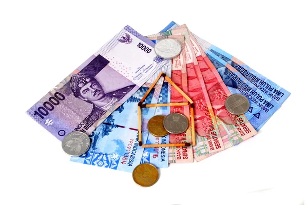 Rupia (indonezyjski pieniądze) i zapałki — Zdjęcie stockowe