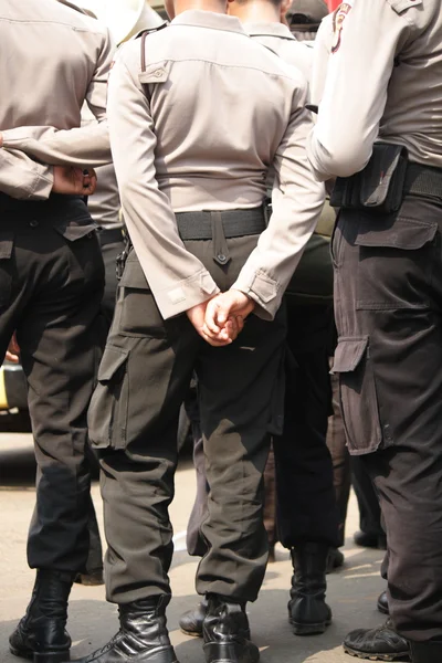 Часть тела - индонация полиции со спины — стоковое фото